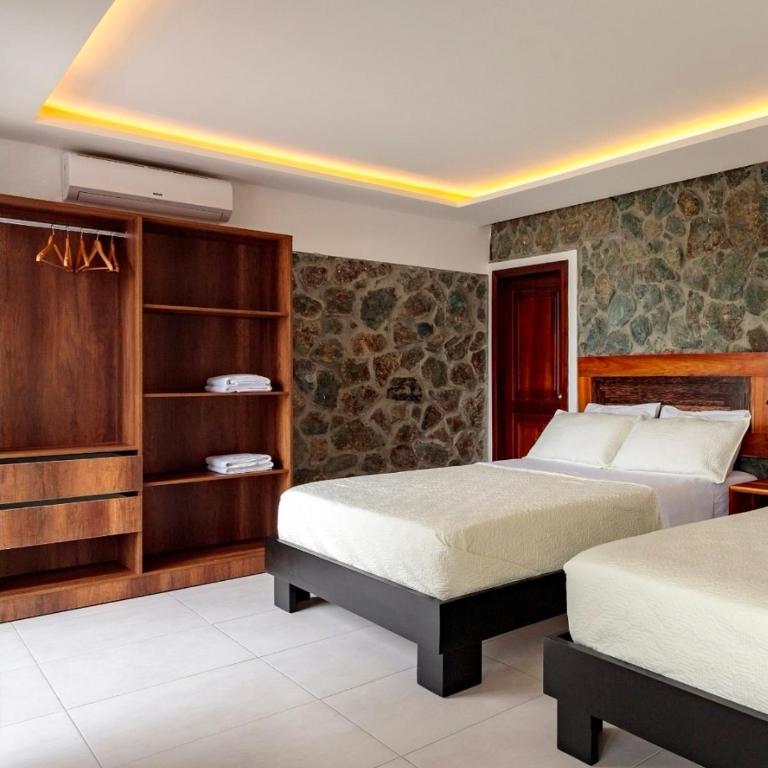 Jama Campay - Four-Bedroom House - 5