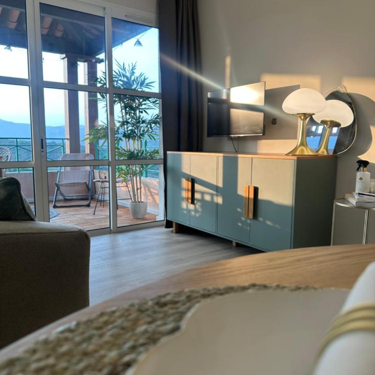Cap ESTEREL Village Vacance MAGNIFIQUE Studio NEUF Clim - Wifi - Parking - Aperçu mer - Apartment mit 1 Schlafzimmer - 4
