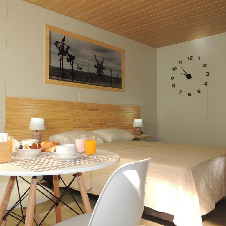 Jardines Inn - Deluxe Queen Room - 1