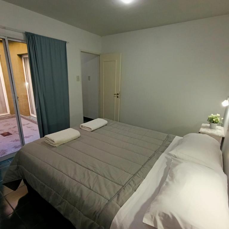 Amplio departamento en pleno centro con cochera privada - Apartamento - 9