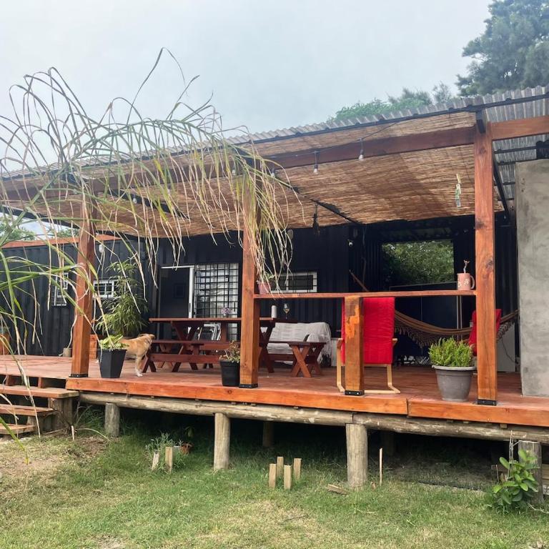 Casa con amplio deck y barbacoa en Punta Pinar - Two-Bedroom House - 1