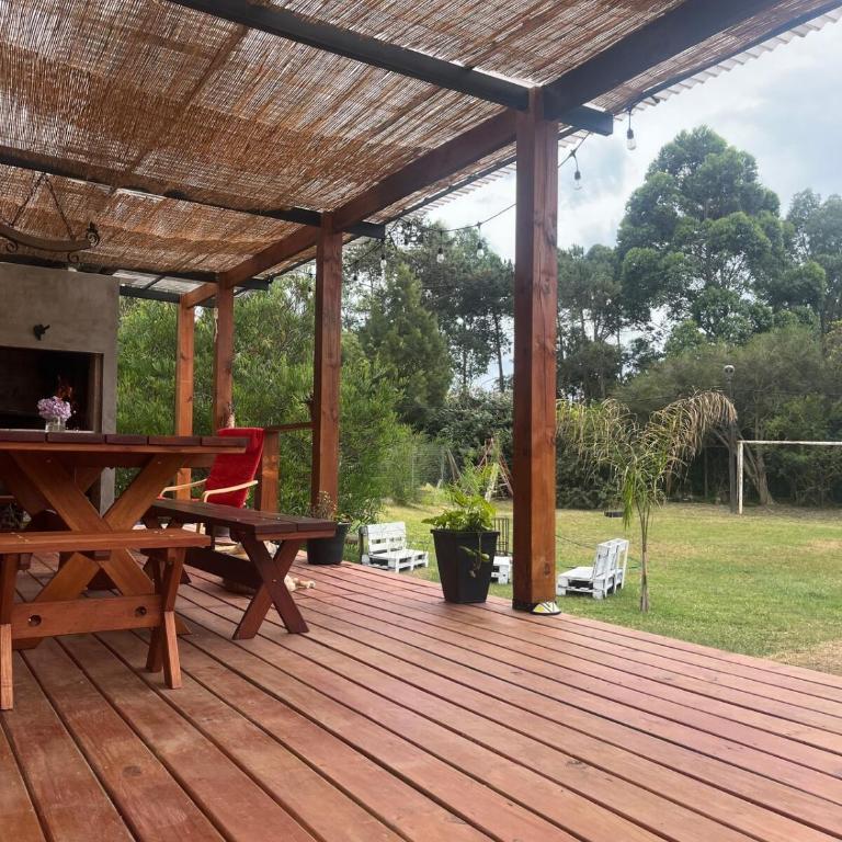 Casa con amplio deck y barbacoa en Punta Pinar - Two-Bedroom House - 23