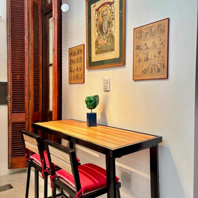 Amplia casa con historia y arte en pleno Centro Porteño - Casa de 3 dormitorios - 3