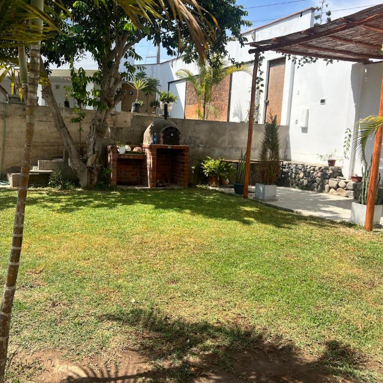 Estadía San Vicente - Habitación con cama grande y vistas al jardín - 10