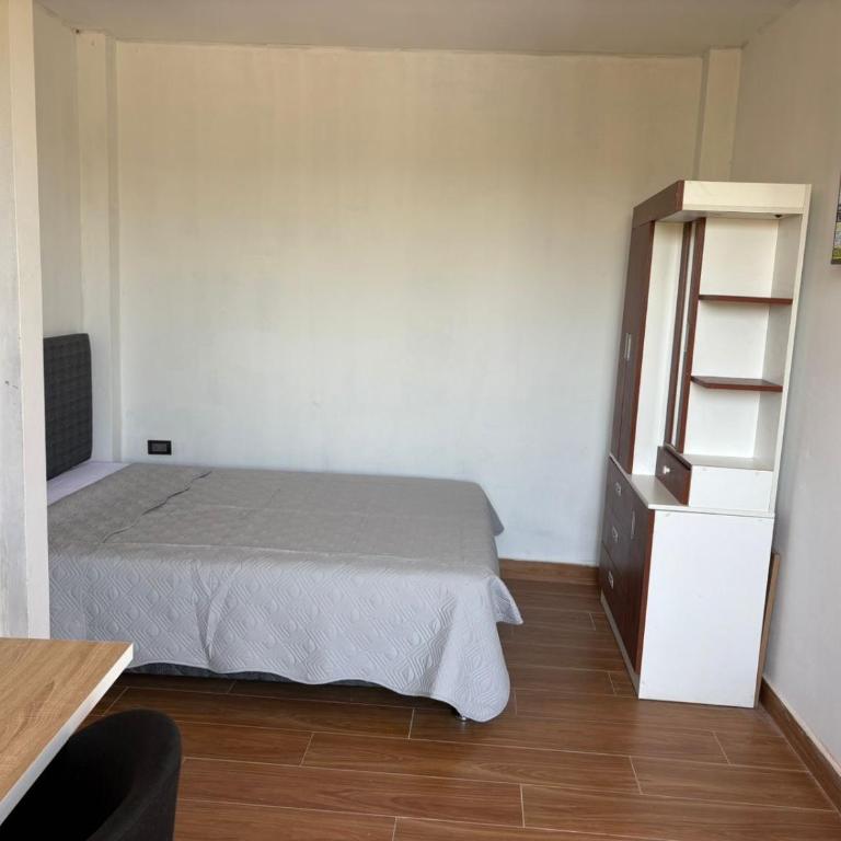 Estadía San Vicente - Habitación con cama grande y vistas al jardín - 4