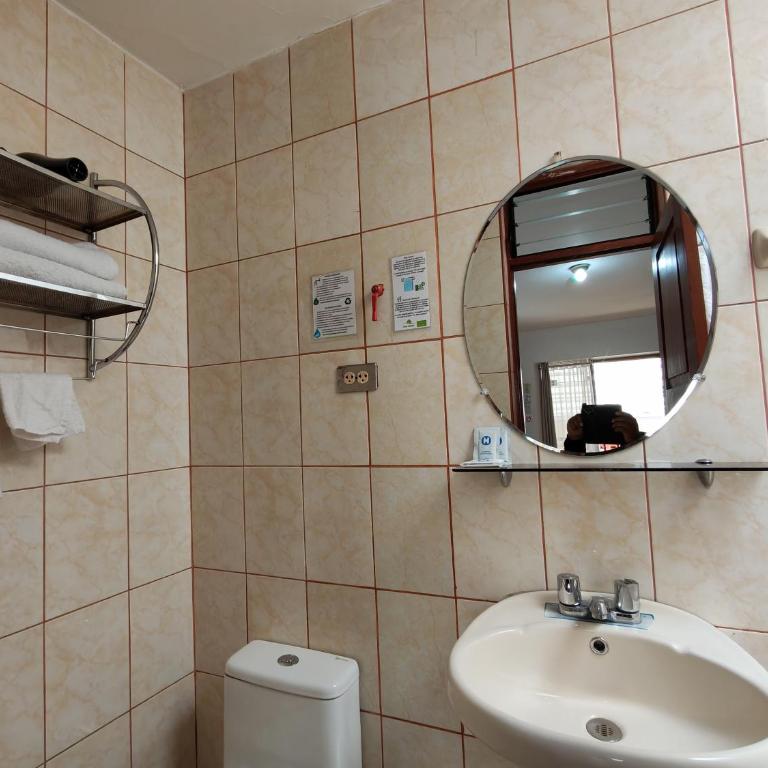 Saphi Inn Cusco - Excelente ubicación - Standard Quadruple Room - 3
