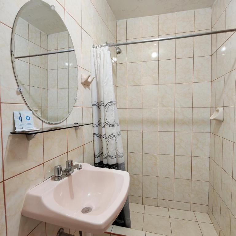 Saphi Inn Cusco - Excelente ubicación - Standard Triple Room - 6