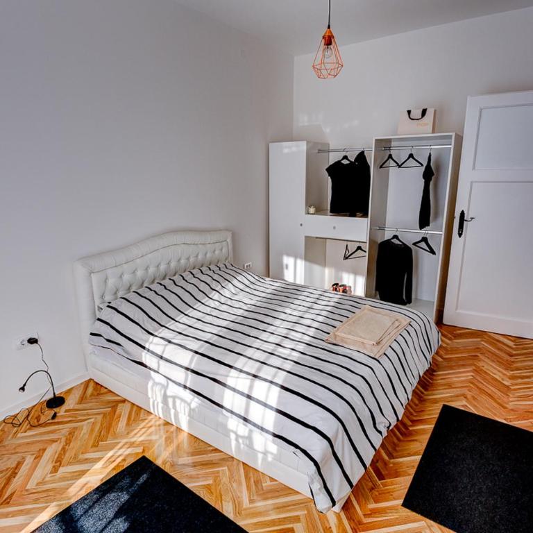 Bright Apartment Central - Apartment - 24