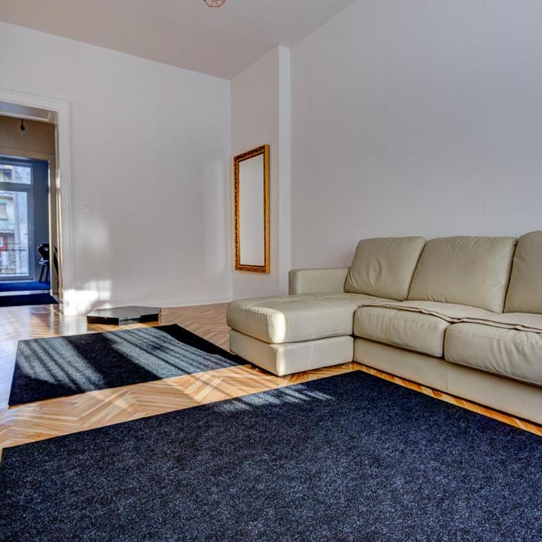 Bright Apartment Central - Apartment - 12