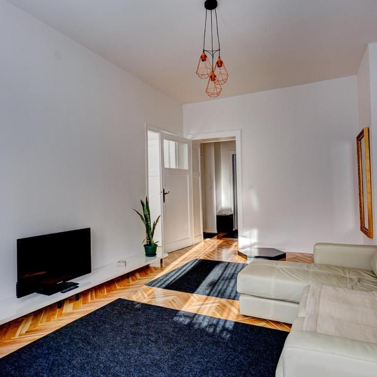 Bright Apartment Central - Apartment - 10