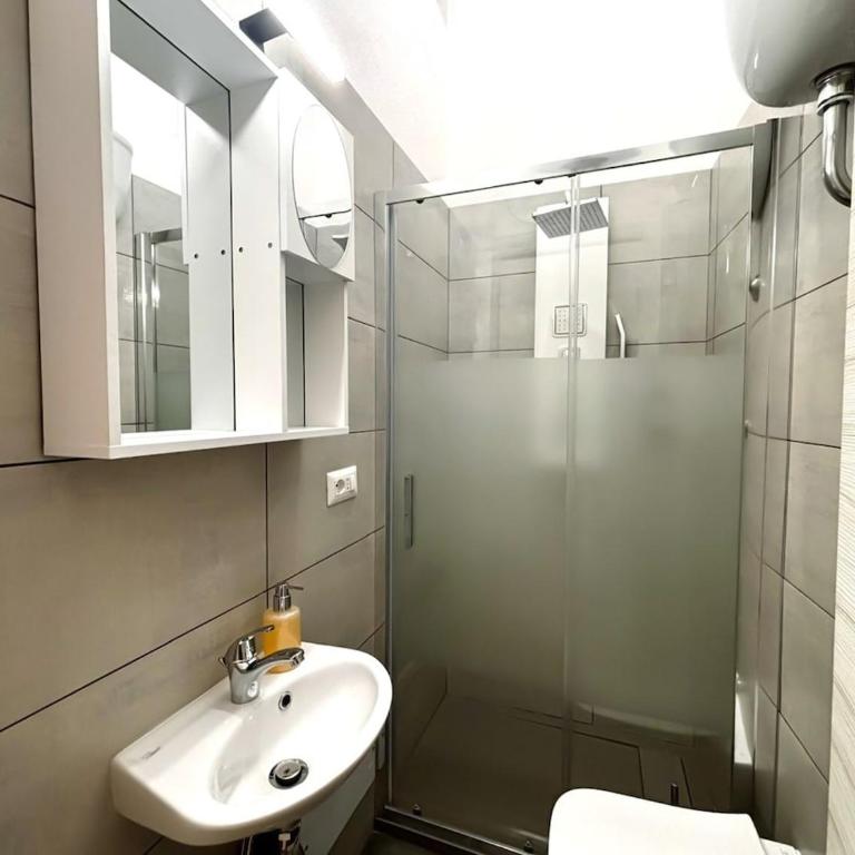 Grace's Garden - Cagliari, Casa moderna con giardino e BBQ, tra Centro città e Mare - Three-Bedroom Apartment - 36