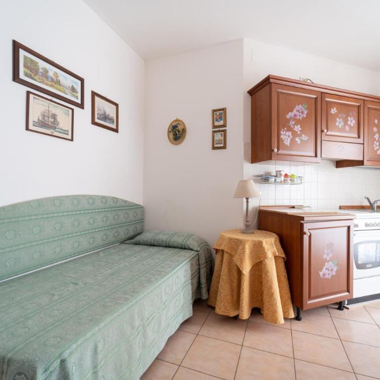 Rubens - One-Bedroom Apartment with Balcony - 2