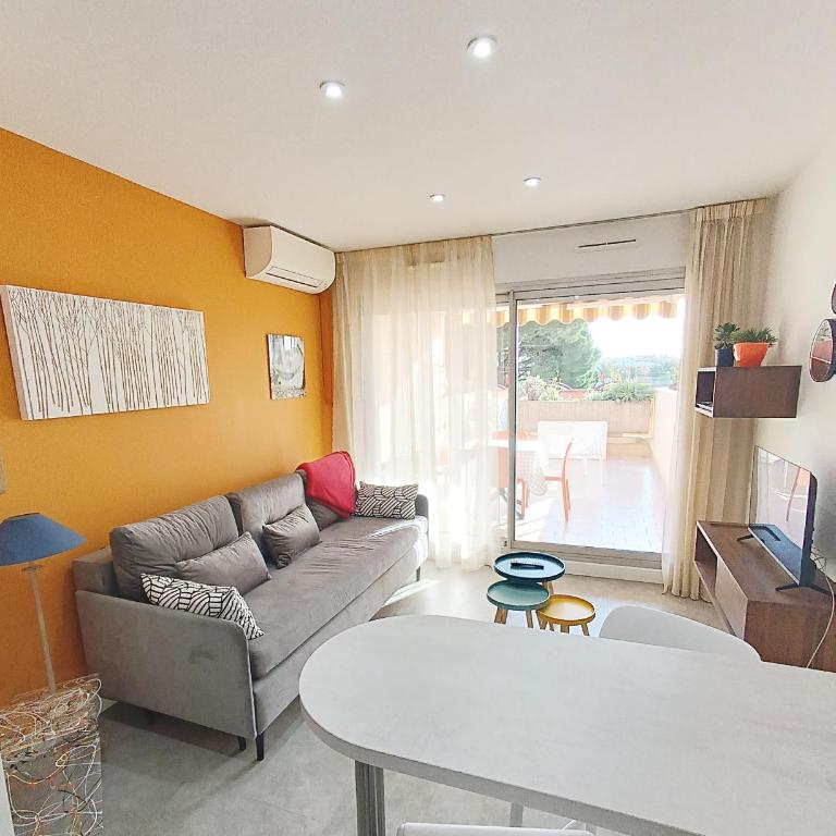 Parc Vélusine - T2 lumineux, 4 couchages, clim, terrasse, parking, 2 piscines&tennis - One-Bedroom Apartment - 1
