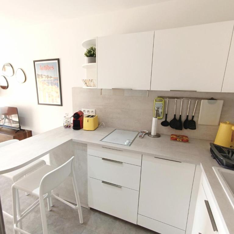 Parc Vélusine - T2 lumineux, 4 couchages, clim, terrasse, parking, 2 piscines&tennis - One-Bedroom Apartment - 3