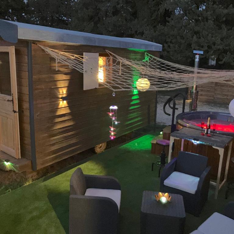 Roulotes de charme avec piscine chauffée et bain nordique à Uzès - Chalet - 4