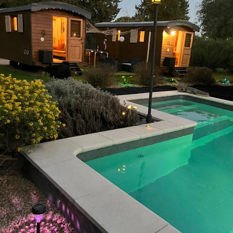 Roulotes de charme avec piscine chauffée et bain nordique à Uzès - Chalet - 1