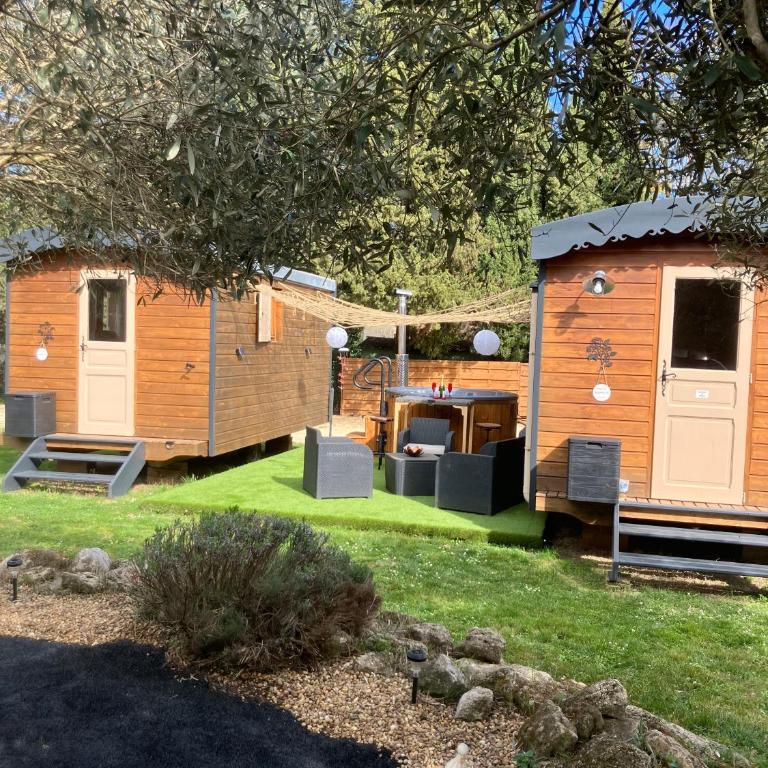 Roulotes de charme avec piscine chauffée et bain nordique à Uzès - Chalet - 33