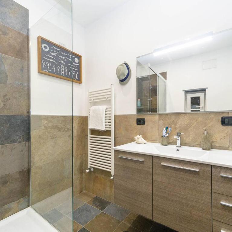 Rosa Homes THE RED - Cozy 2 bedrooms Genoa Historic Center, Aquarium - Two-Bedroom Apartment - 25