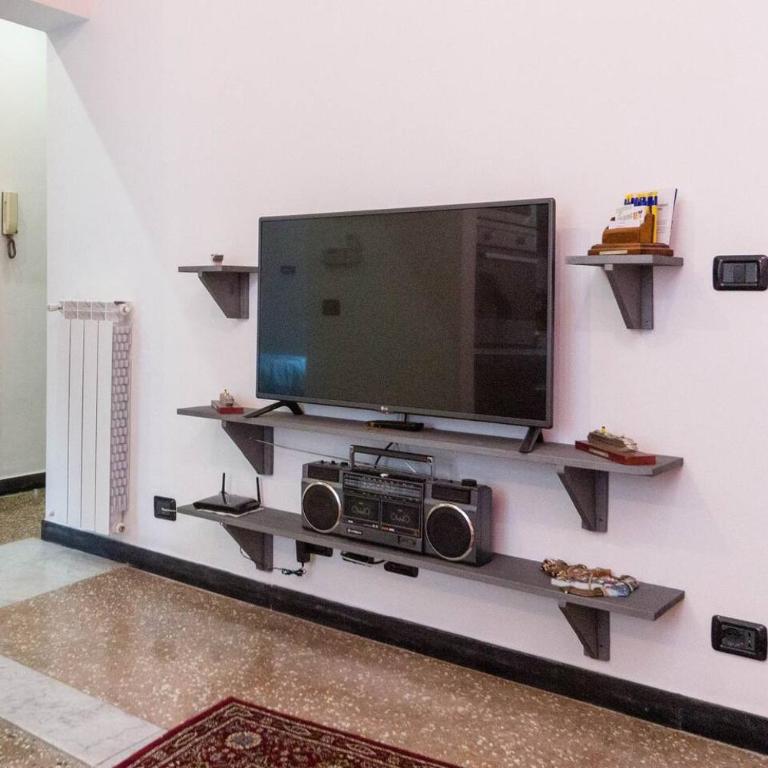 Rosa Homes THE RED - Cozy 2 bedrooms Genoa Historic Center, Aquarium - Two-Bedroom Apartment - 9