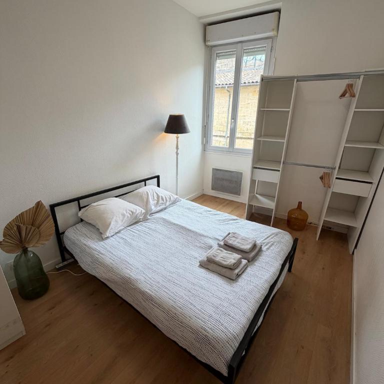 Cocon lumineux en plein centre de Bordeaux - Two-Bedroom Apartment - 9