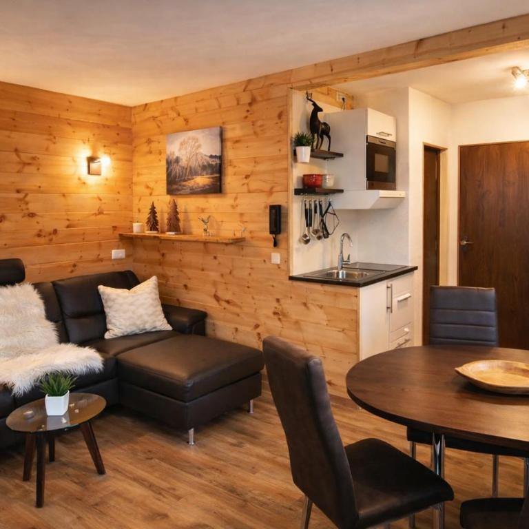 Ferienwohnung Zirbenstüberl mit Balkon & Chiemgau Karte - Apartment mit 1 Schlafzimmer - 1