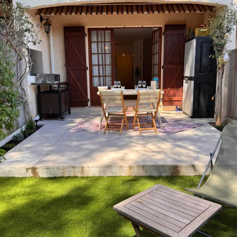 New 250m Beach Apt with Pool & Terrace - Apartment - 12