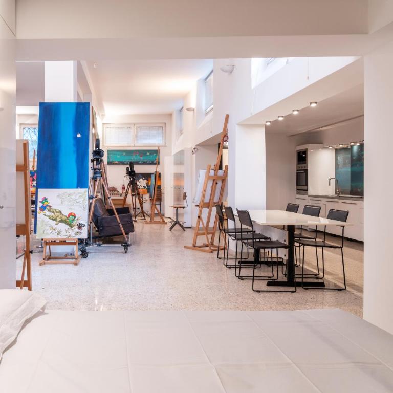 Artist Loft Via Cirene - Design, Comfort e WiFi - Appartamento con 2 Camere da Letto - 3