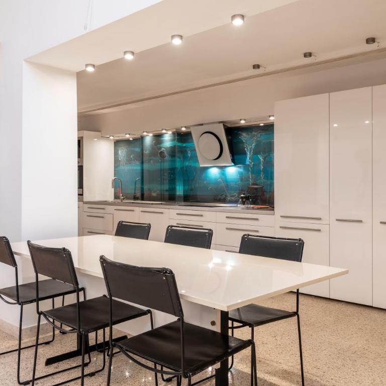 Artist Loft Via Cirene - Design, Comfort e WiFi - Appartamento con 2 Camere da Letto - 8