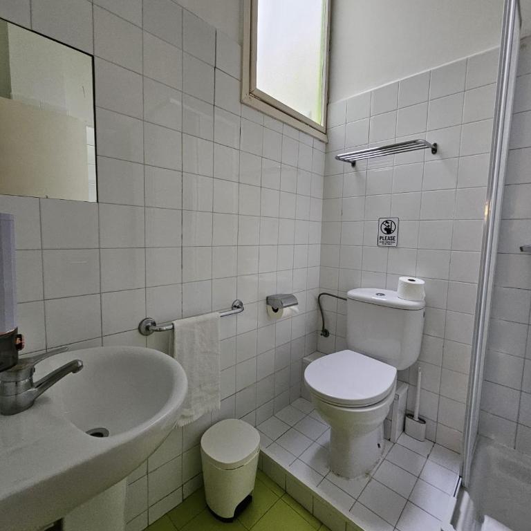 Central and Basic Universitat for YOUNG HOSTEL - Double Room with Private Bathroom - 2