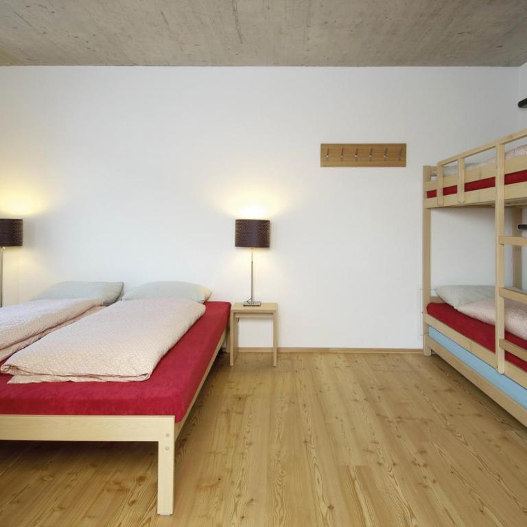 Scuol Youth Hostel - Familienzimmer mit Dusche - 1