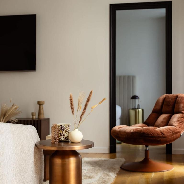 Champs Elysees Fancy Home 2BDR 6PPL - Apartamento - 16