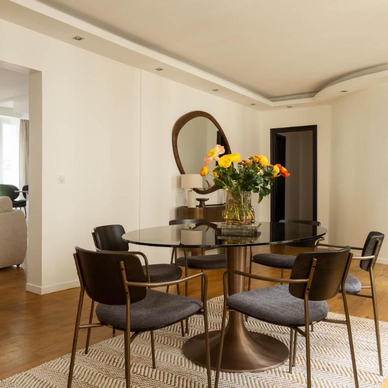 Champs Elysees Fancy Home 2BDR 6PPL - Apartamento - 3