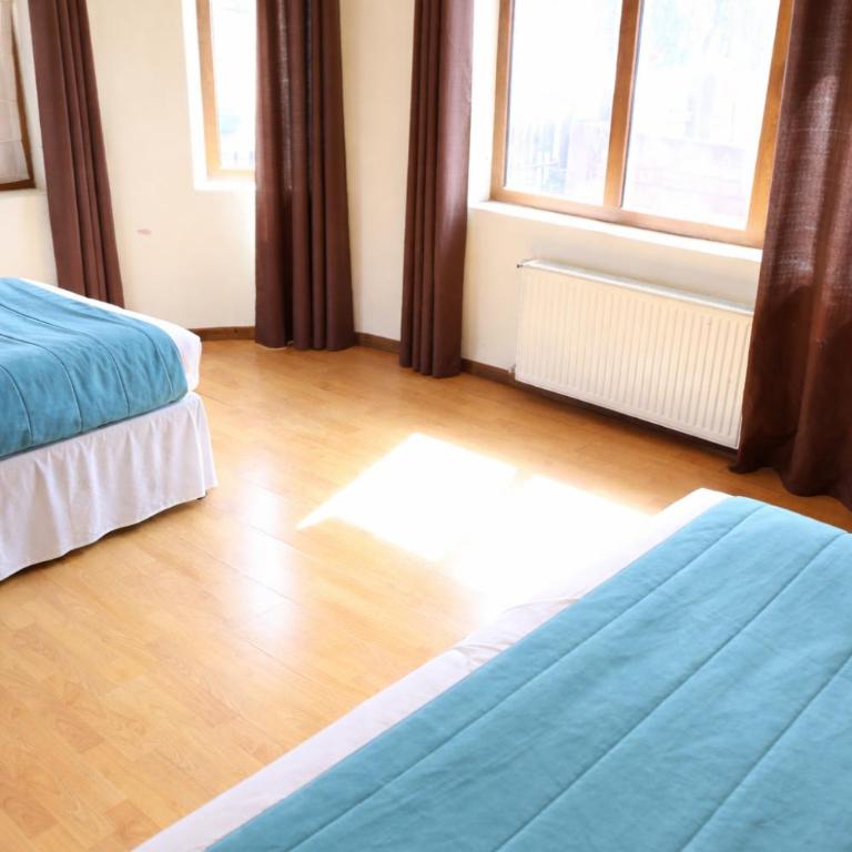 Haiken Hostal - Double Room with Private Bathroom - 8