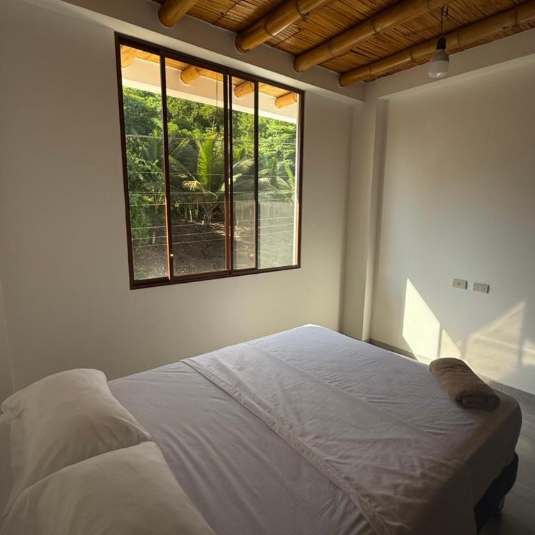 Habitaciones privadas en apartamento compartido - Three-Bedroom Apartment - 10