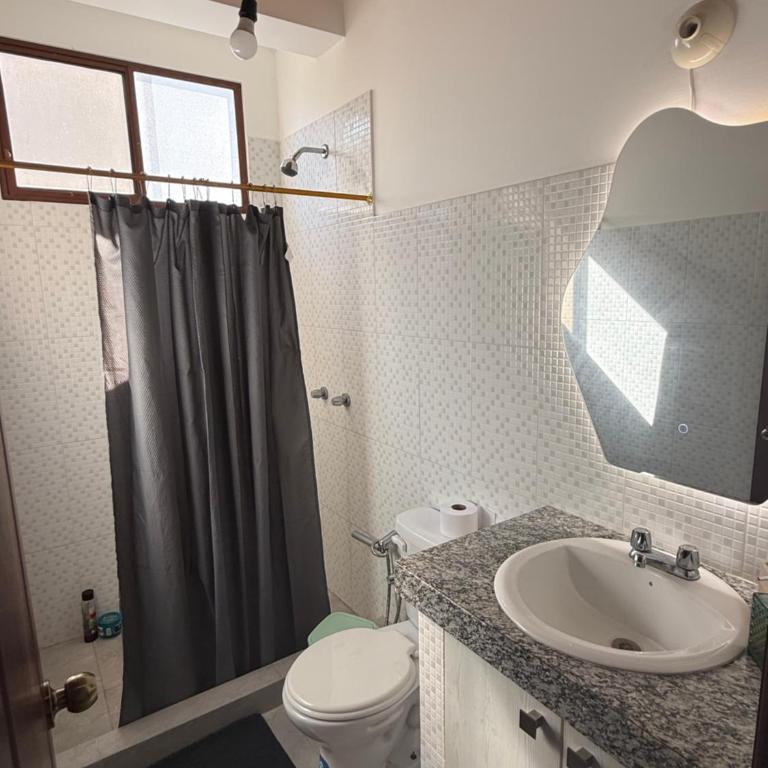 Habitaciones privadas en apartamento compartido - Three-Bedroom Apartment - 11