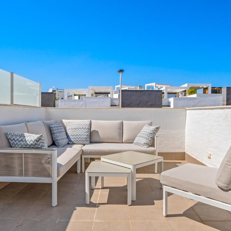 Luxury Penthouse with private Rooftop Terrace, Pool, Punta Prima, Torrevieja - Two-Bedroom Apartment - 16