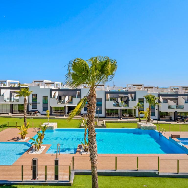 Luxury Penthouse with private Rooftop Terrace, Pool, Punta Prima, Torrevieja - Two-Bedroom Apartment - 19