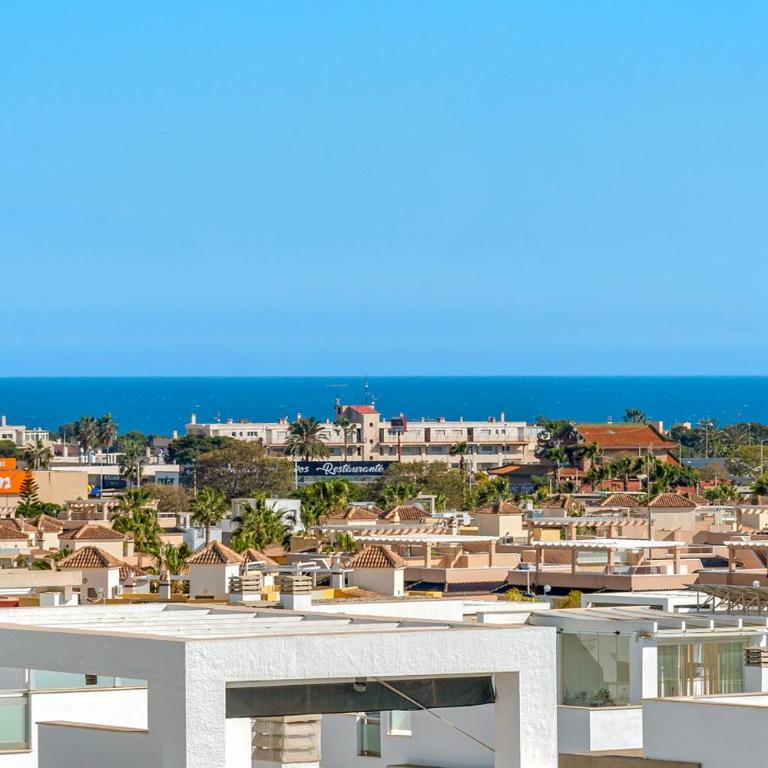 Luxury Penthouse with private Rooftop Terrace, Pool, Punta Prima, Torrevieja - Two-Bedroom Apartment - 22
