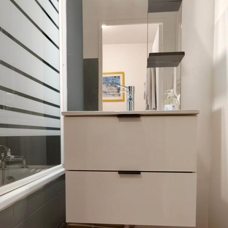 Lumineux Studio avec Balcon Piscine & Parking - Studio - 11