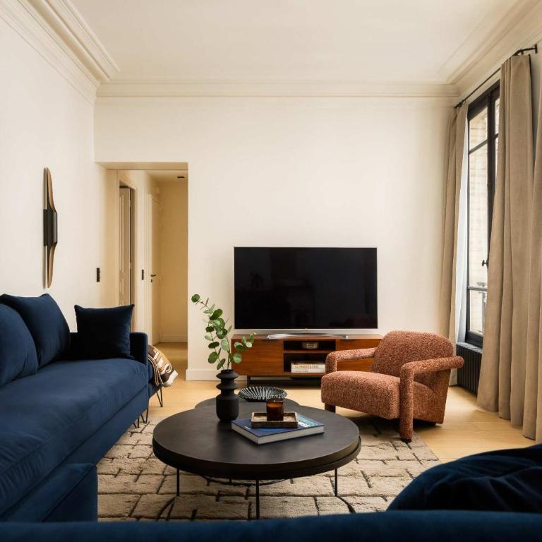 Classy Montaigne 2BR Suite 7P - Apartment - 1