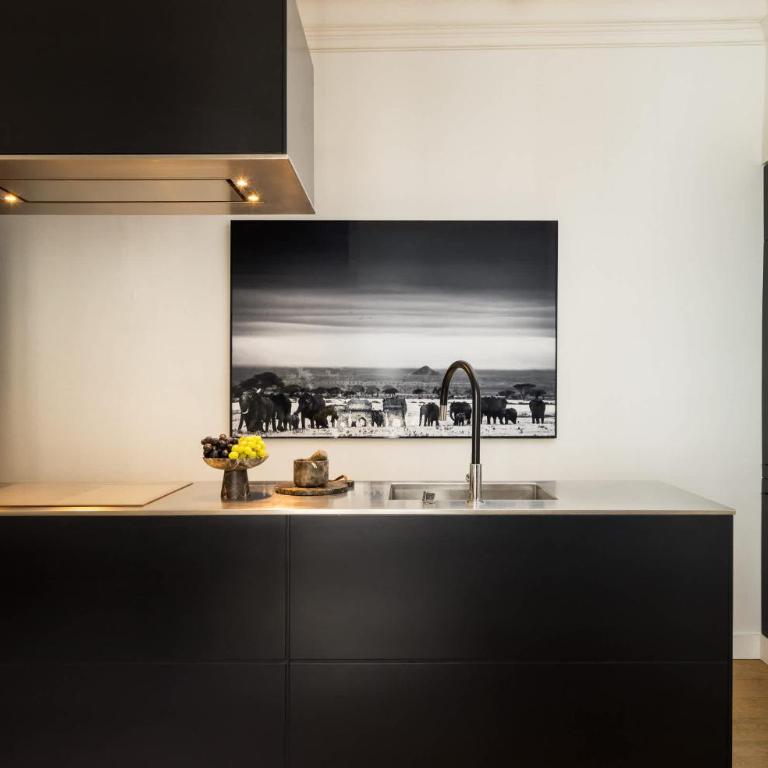 Classy Montaigne 2BR Suite 7P - Apartment - 17