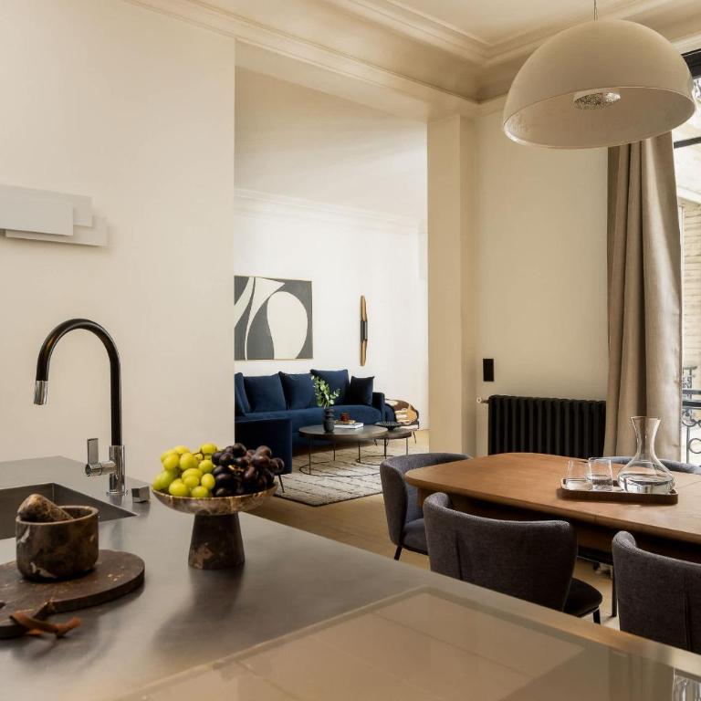 Classy Montaigne 2BR Suite 7P - Apartment - 16