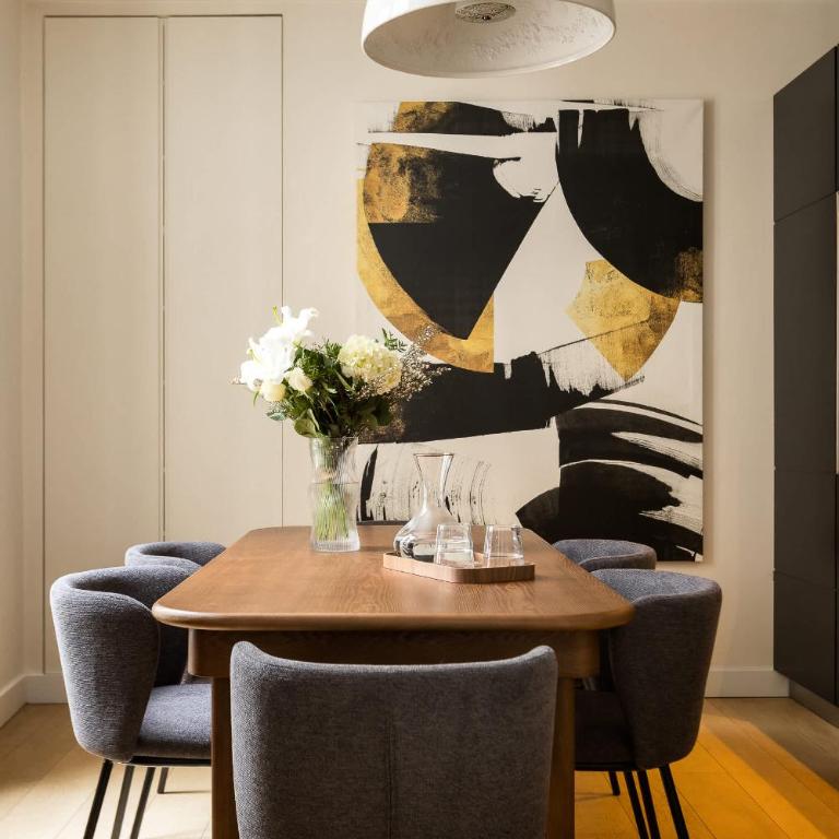 Classy Montaigne 2BR Suite 7P - Apartment - 19