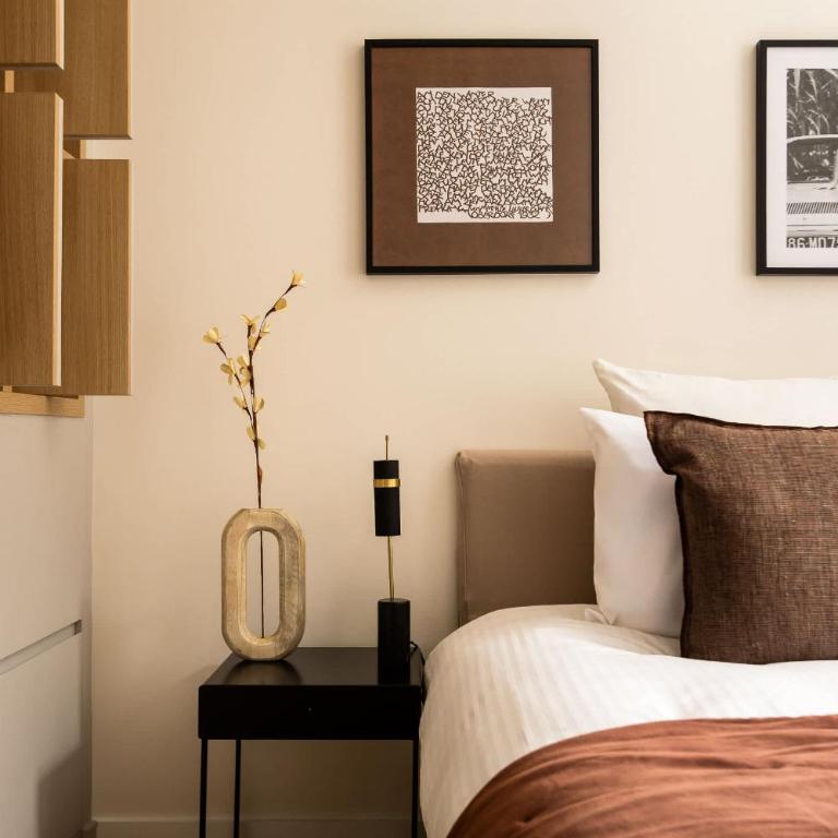 Classy Montaigne 2BR Suite 7P - Apartment - 7