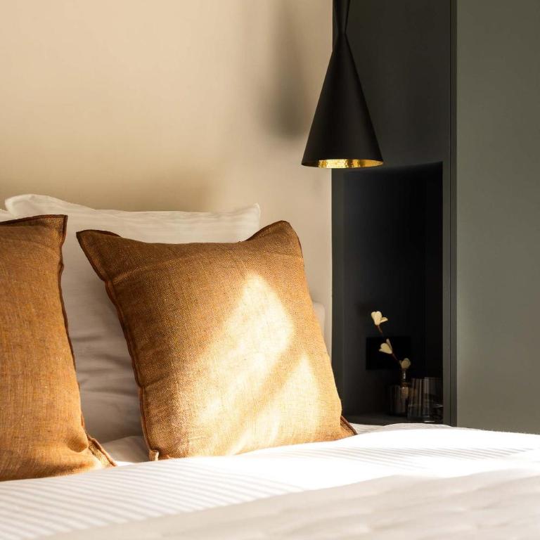 Classy Montaigne 2BR Suite 7P - Apartment - 11