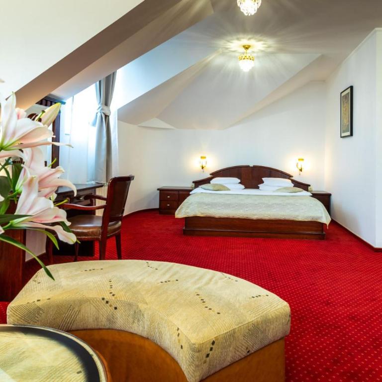 Garni Hotel Royal Crown - Deluxe Double Room with Balcony - 2