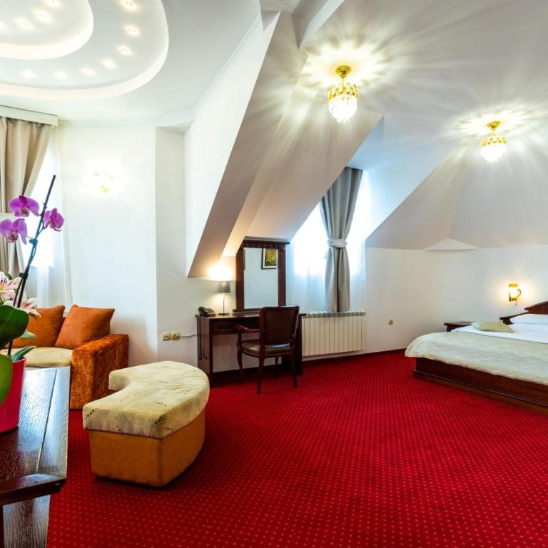 Garni Hotel Royal Crown - Deluxe Double Room with Balcony - 3