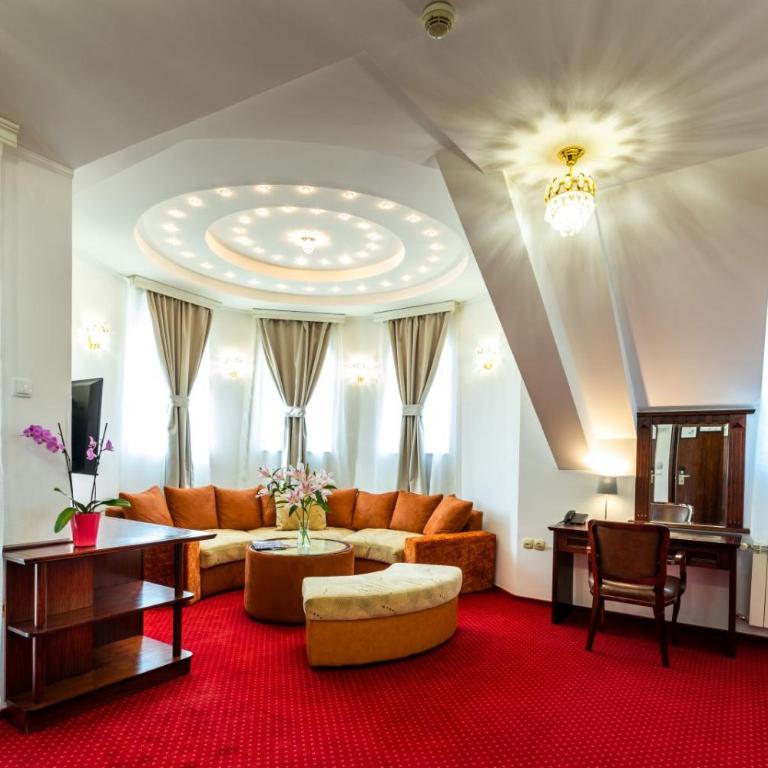 Garni Hotel Royal Crown - Deluxe Double Room with Balcony - 4