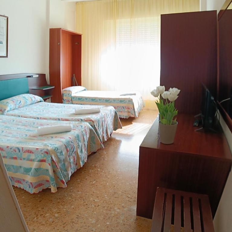 Hotel Robinia - Camera Tripla con Vista Mare - 4