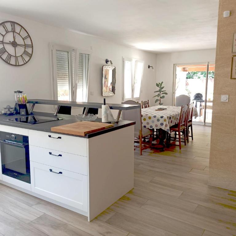 Détente en Provence, Maison avec piscine privée, parking, billard, Centre - Villa avec Piscine Privée - 5